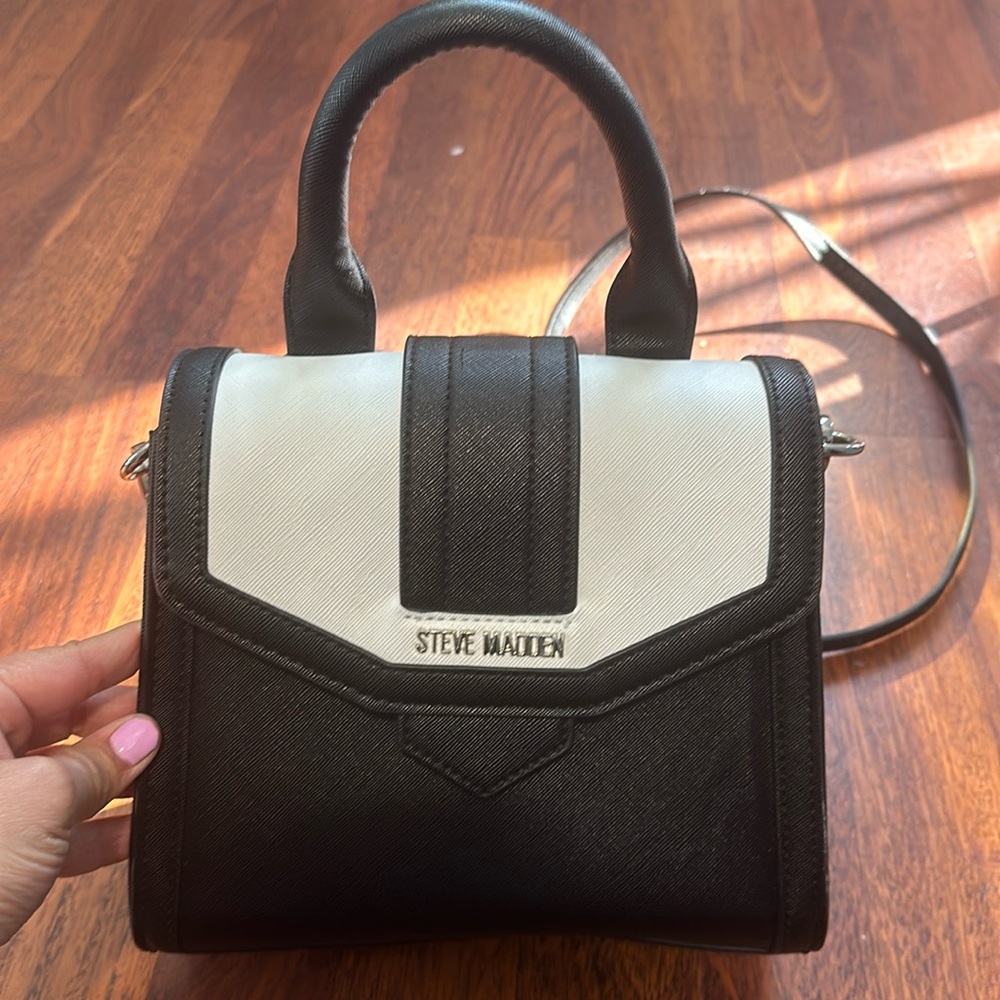 Cute mini handbag for a night out!!
